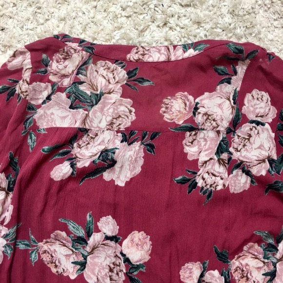 Gorgeous Floral Patterned V Neck Blouse - Picture 7 of 9